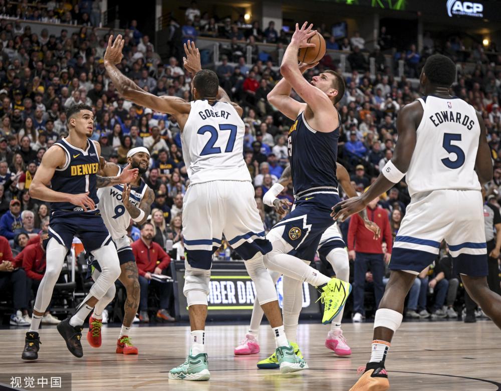 绿茵场上展 绿茵场上展